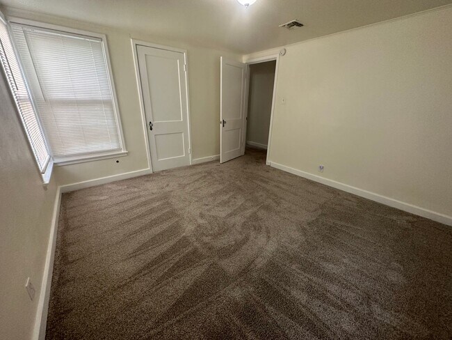 Building Photo - 425 Louisiana Ave