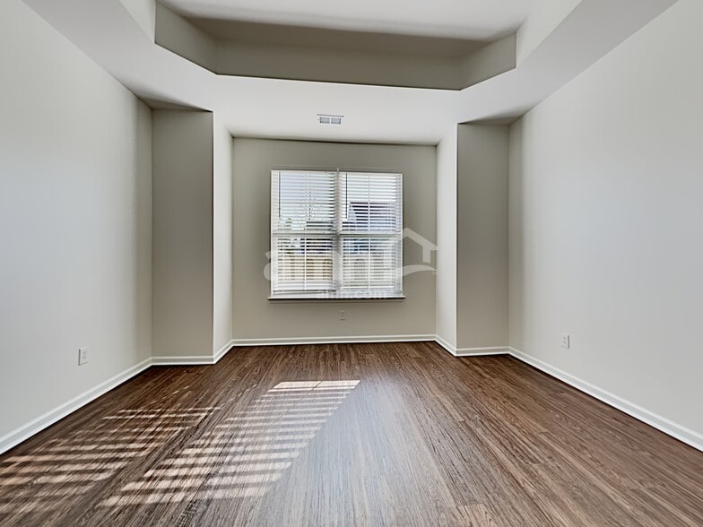 Building Photo - 128 Satur Dr