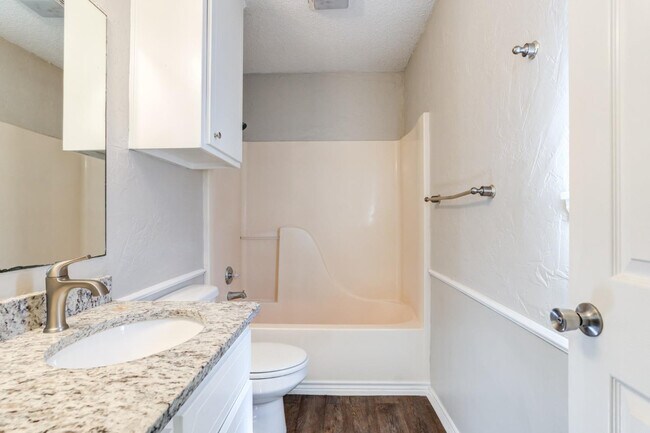 Building Photo - 6113 6th St