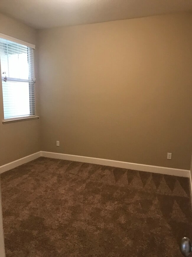 Building Photo - 1627 Marsh Ct