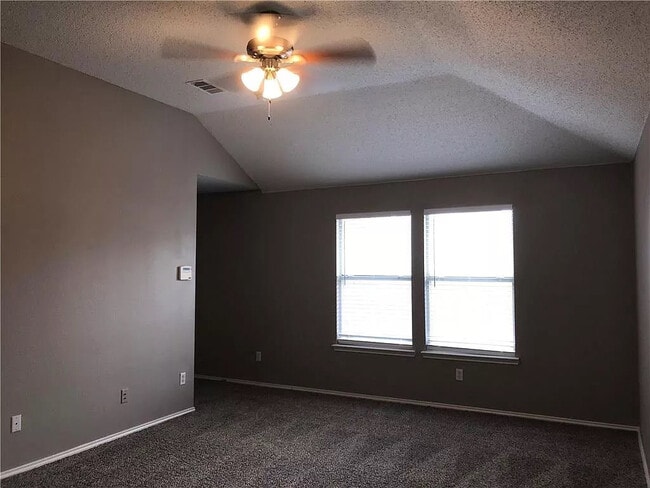 Building Photo - Updated 4 bed single Story home