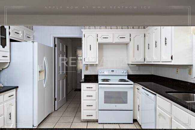 Building Photo - Beautifully Preserved 4 Bd / 3 Ba Vintage ...