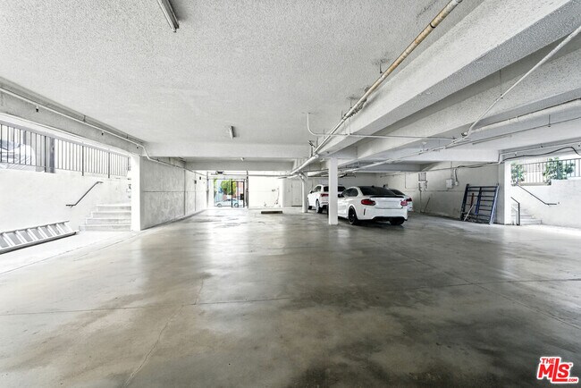 Building Photo - 1826 Overland Ave
