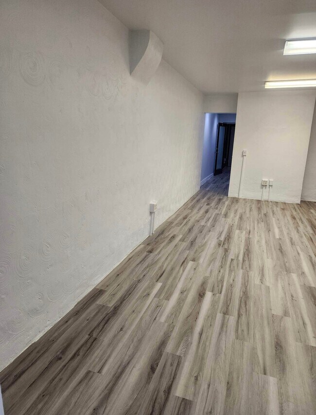 Building Photo - 214 Verbeke St