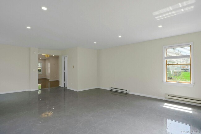 Building Photo - 22 Firth St