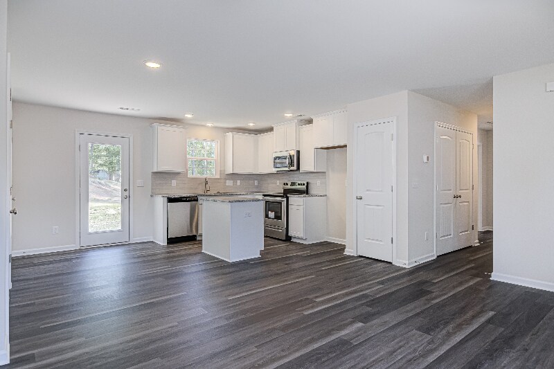 Building Photo - 1325 W Sedgefield Dr