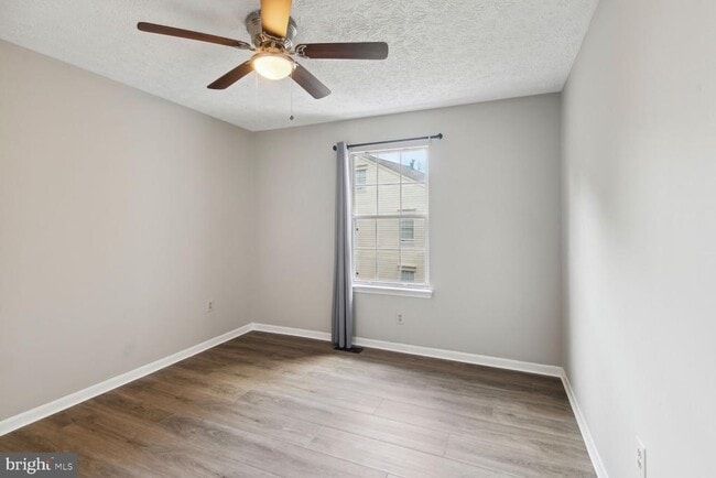 Building Photo - 1605 Woodview Ct