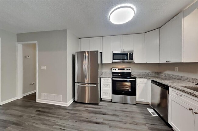 Building Photo - 1702 Hickory Grove Trail NW