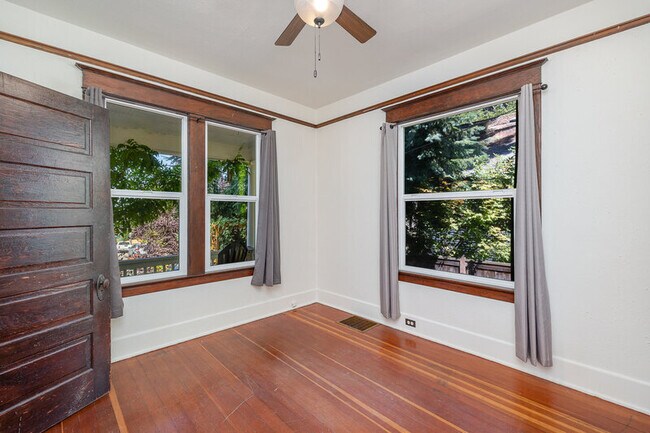 Building Photo - 4406 6th Ave NW