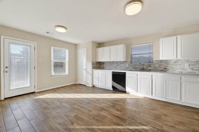 Building Photo - 6523 Mildenhall Ct