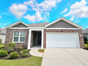 Building Photo - Beautiful 3 Bedroom Home with a Fenced Backyard