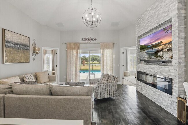 Building Photo - 634 Chadbury Way