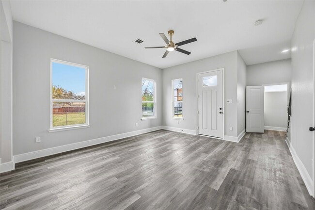 Building Photo - 2207 Des Chaumes St