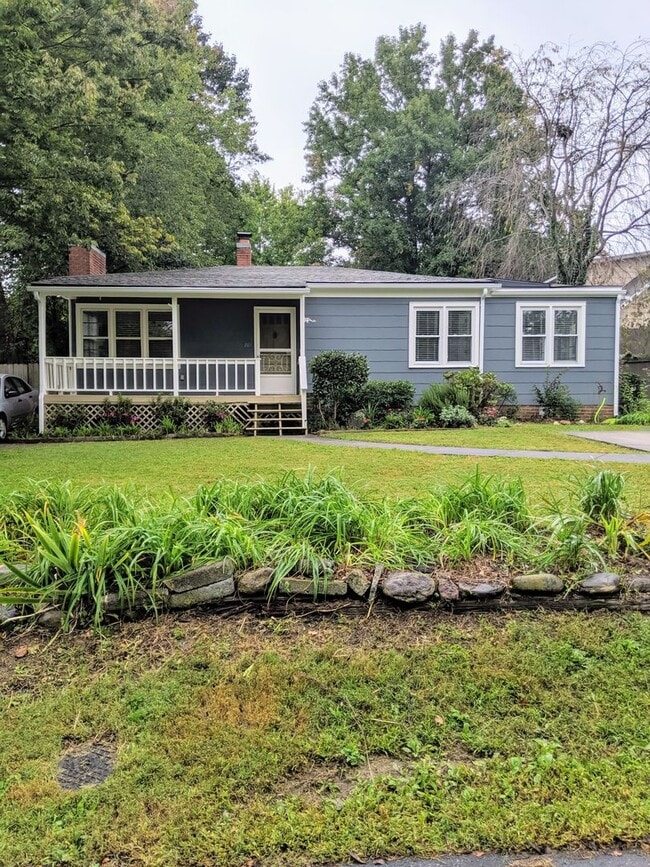 Building Photo - Fabulous Black Mountain Location!