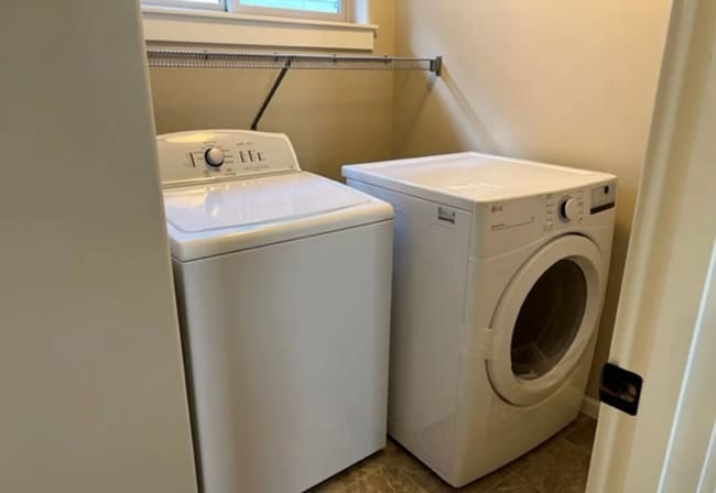 Building Photo - 20256 Badger Rd