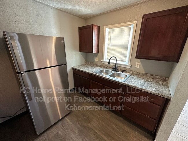 Building Photo - 8044 Wabash Ave