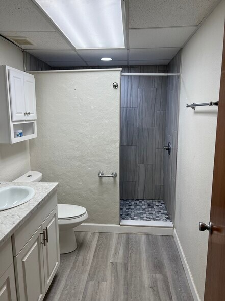 Bathroom - 15848 Lake Iola Rd