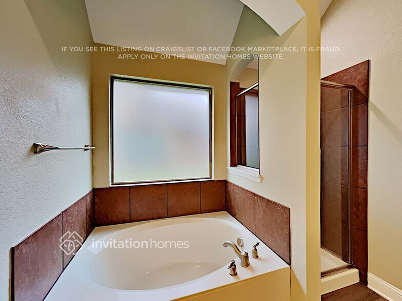 Building Photo - 622 W Fate Main Pl