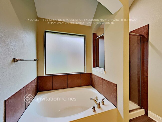 Building Photo - 622 W Fate Main Pl