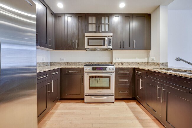 Building Photo - 1125 Maxwell Ln