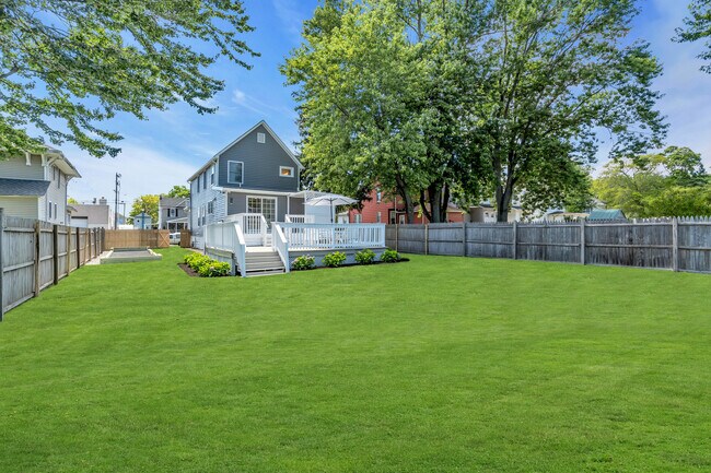 Building Photo - 1205 7th Ave