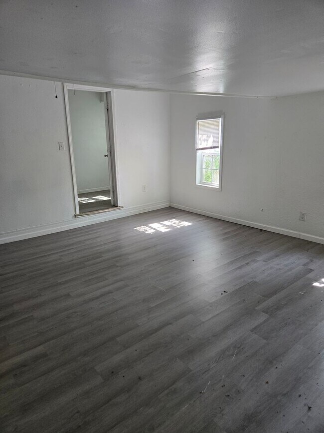 Building Photo - 1510 W Lynn St