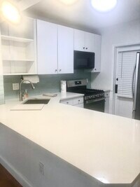 Building Photo - 200 E Royal Palm Rd