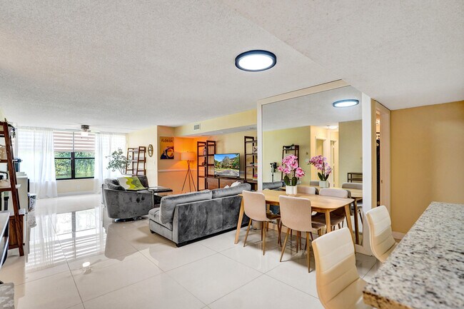 Building Photo - 2659 Carambola Cir N