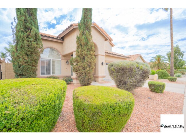 Building Photo - This charming and spacious 4/2.5 single family Phoenix house is perfect for comfortable living!
