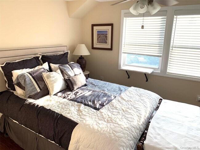 Building Photo - 521 W Park Ave