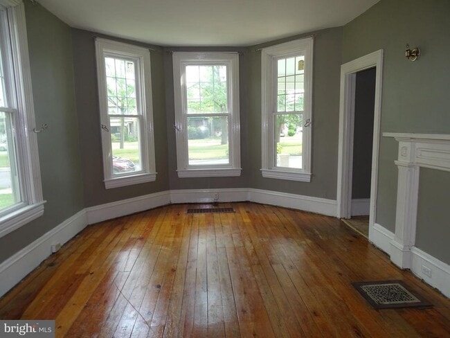 Building Photo - 108 Commerce St