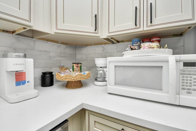 Building Photo - 10003 Briarwild Ln