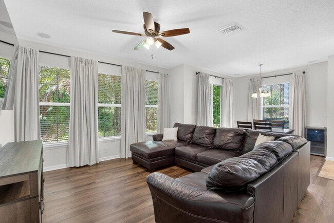 Building Photo - 714 Ashentree Dr