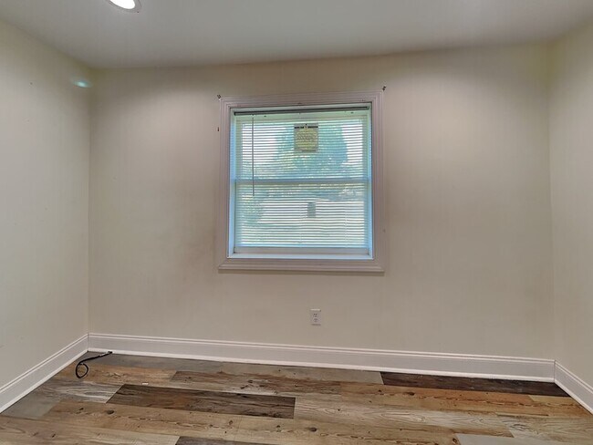 Building Photo - 219 12th St W