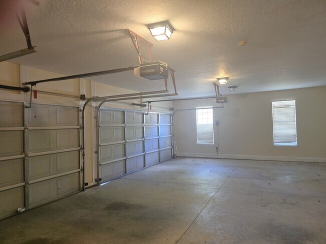 Building Photo - 932-p932 Windmill Pkwy