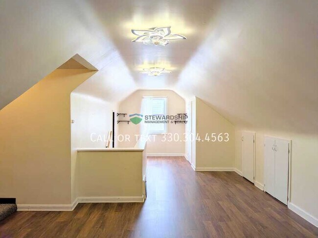 Building Photo - 940 17th St NE