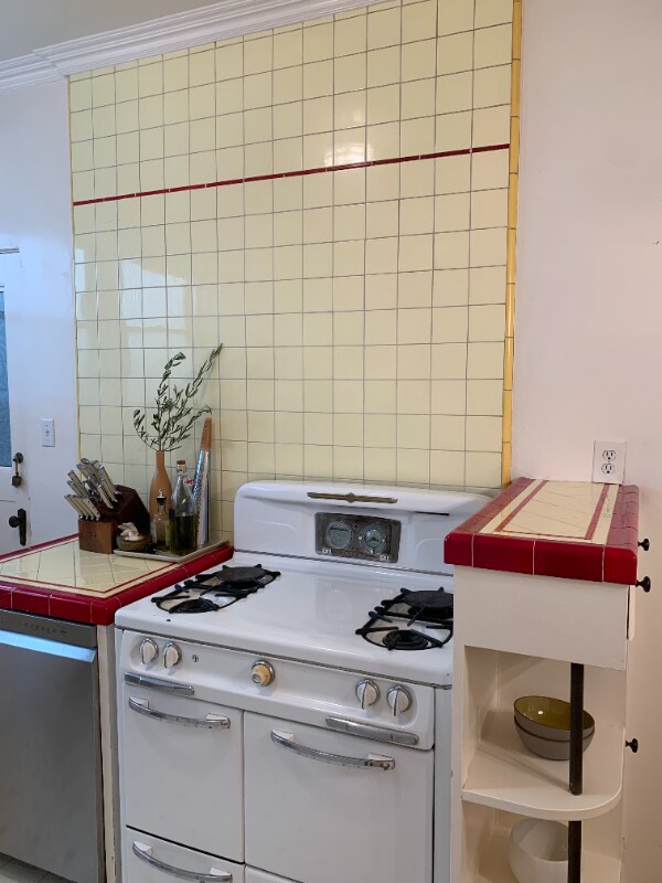 Building Photo - 520-522 N Rossmore Ave