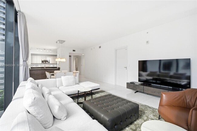 Building Photo - 1010 Brickell Ave