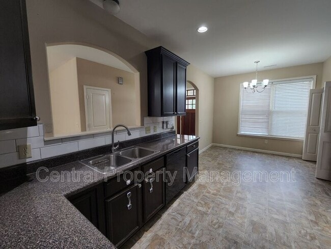 Building Photo - 1 Redwolf Ln