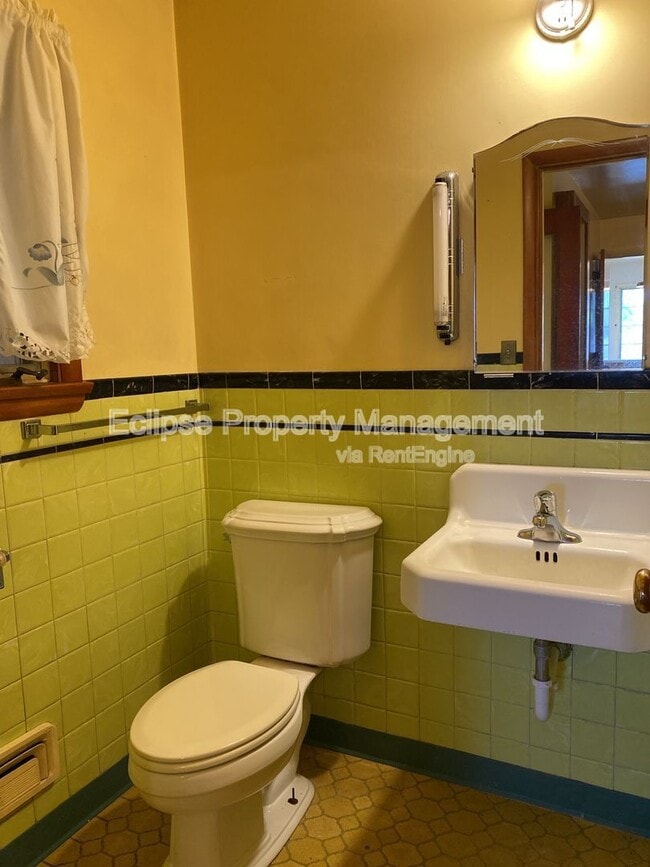 Building Photo - 102 Poncha Ave