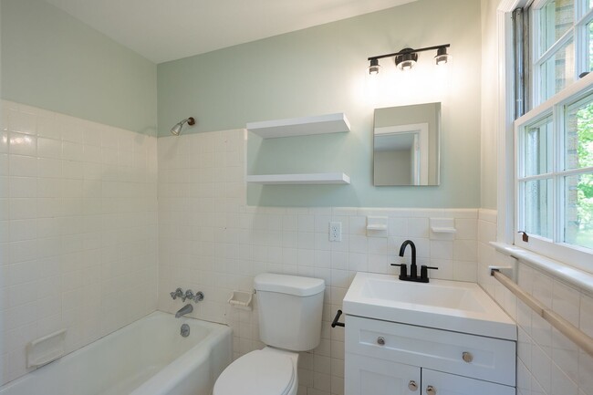 Building Photo - SPACIOUS RETREAT WITH DOWNTOWN CONVENIENCE