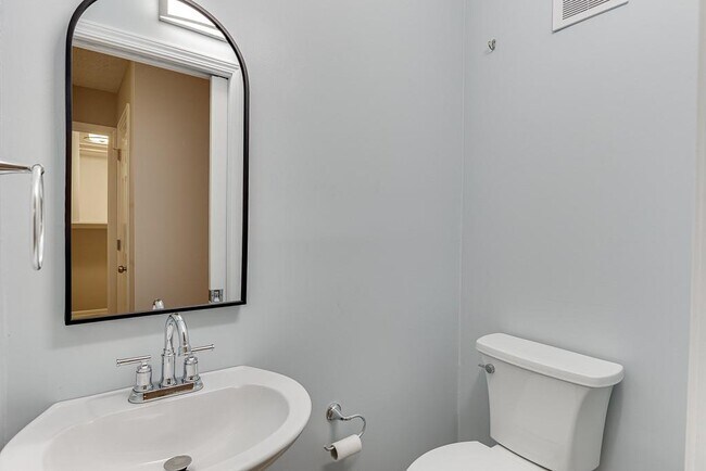 Building Photo - 1813 Rambling Woods Dr NW