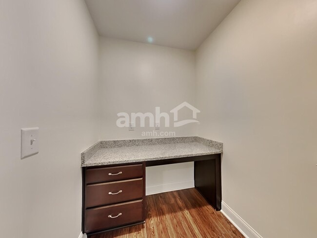 Building Photo - 1830 Produce Ln