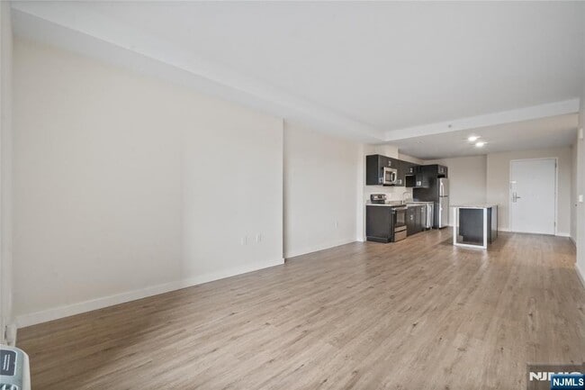 Building Photo - 69 Main St