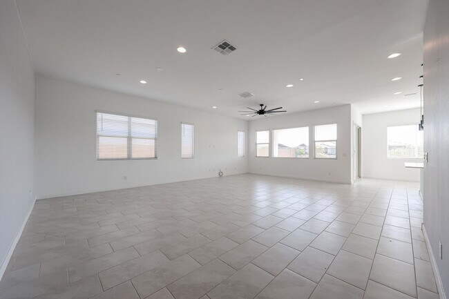 Building Photo - 31674 N 123rd Ave