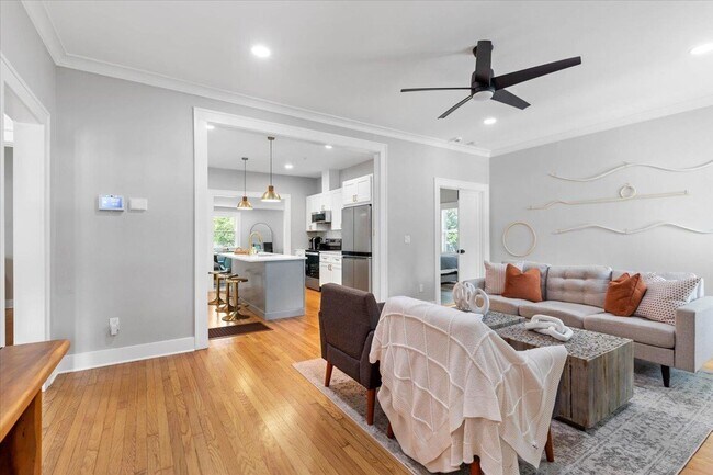 Building Photo - 420 E 6th Ave