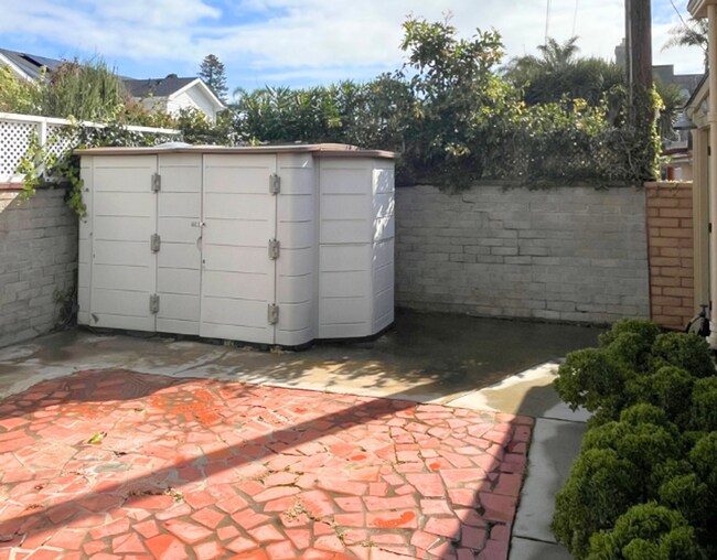 Building Photo - Charming Detached 1-Bedroom