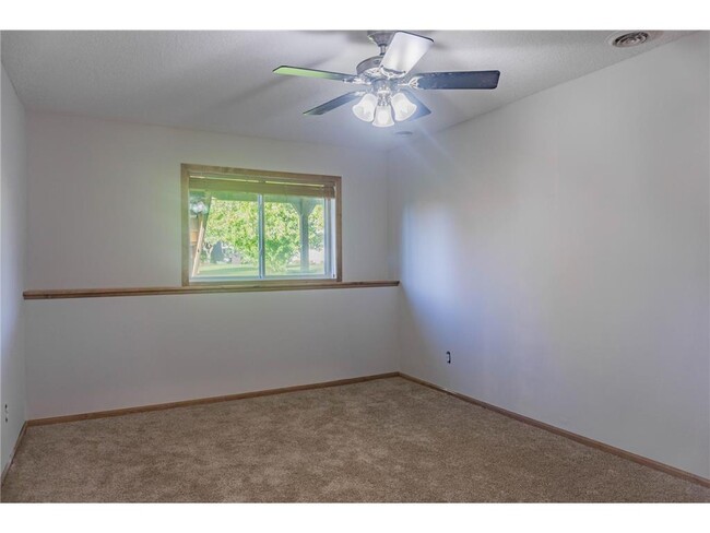 Building Photo - 1216 S Windmill Creek