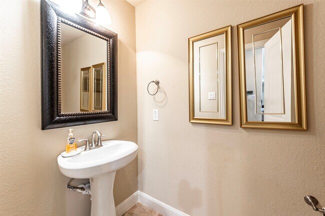 Building Photo - 403 Marina View Dr