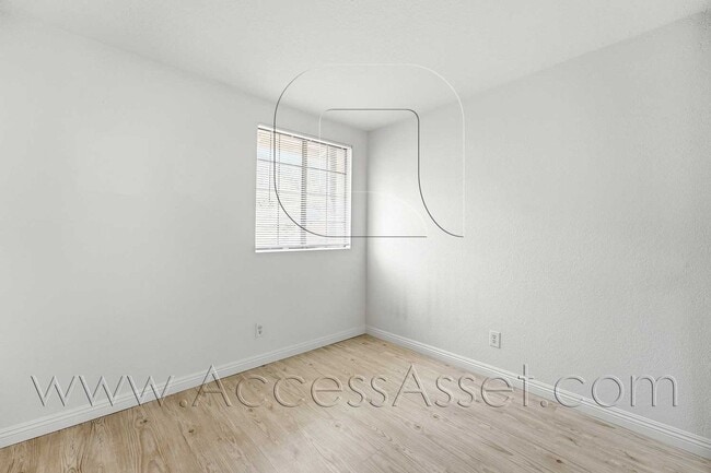 Building Photo - 15630 Half Moon Dr